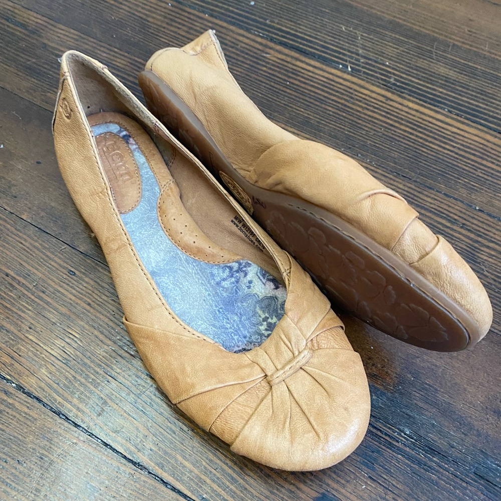 Born ballet flats size 9, leather